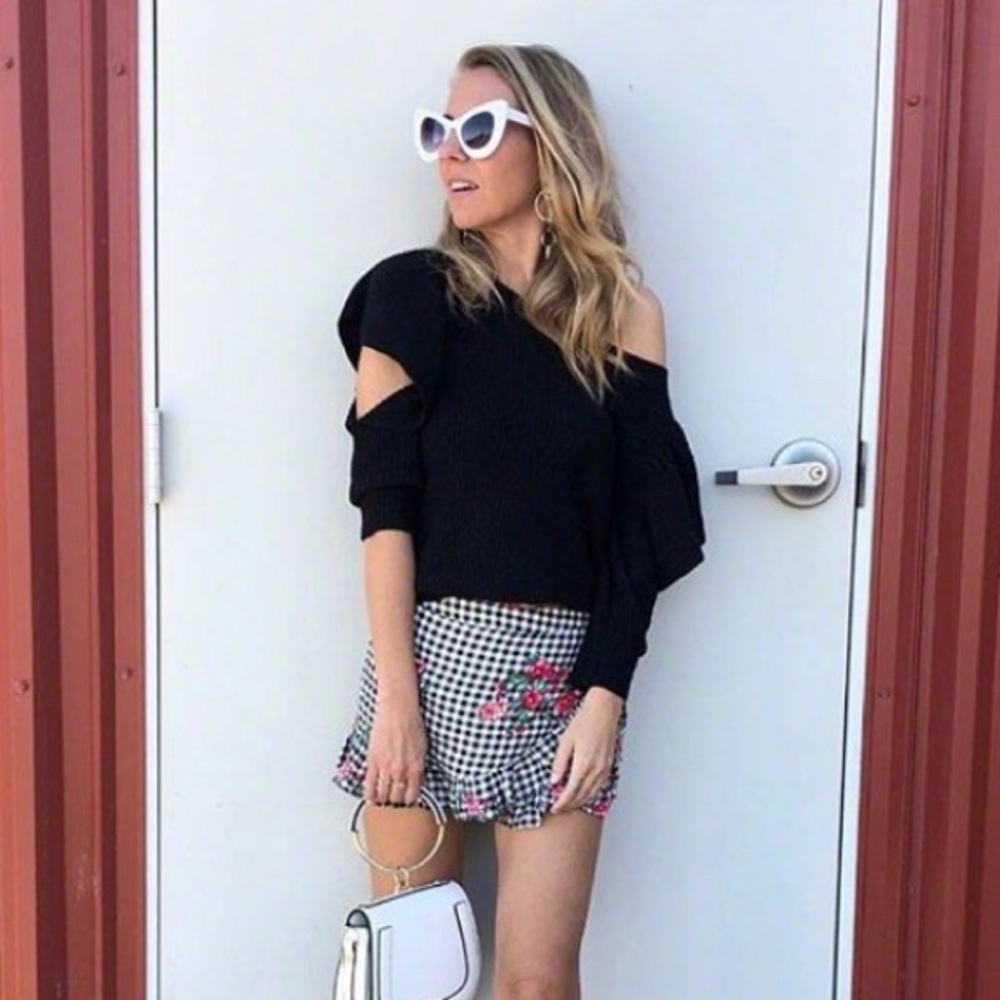 Cut out ruffle sleeve sweater